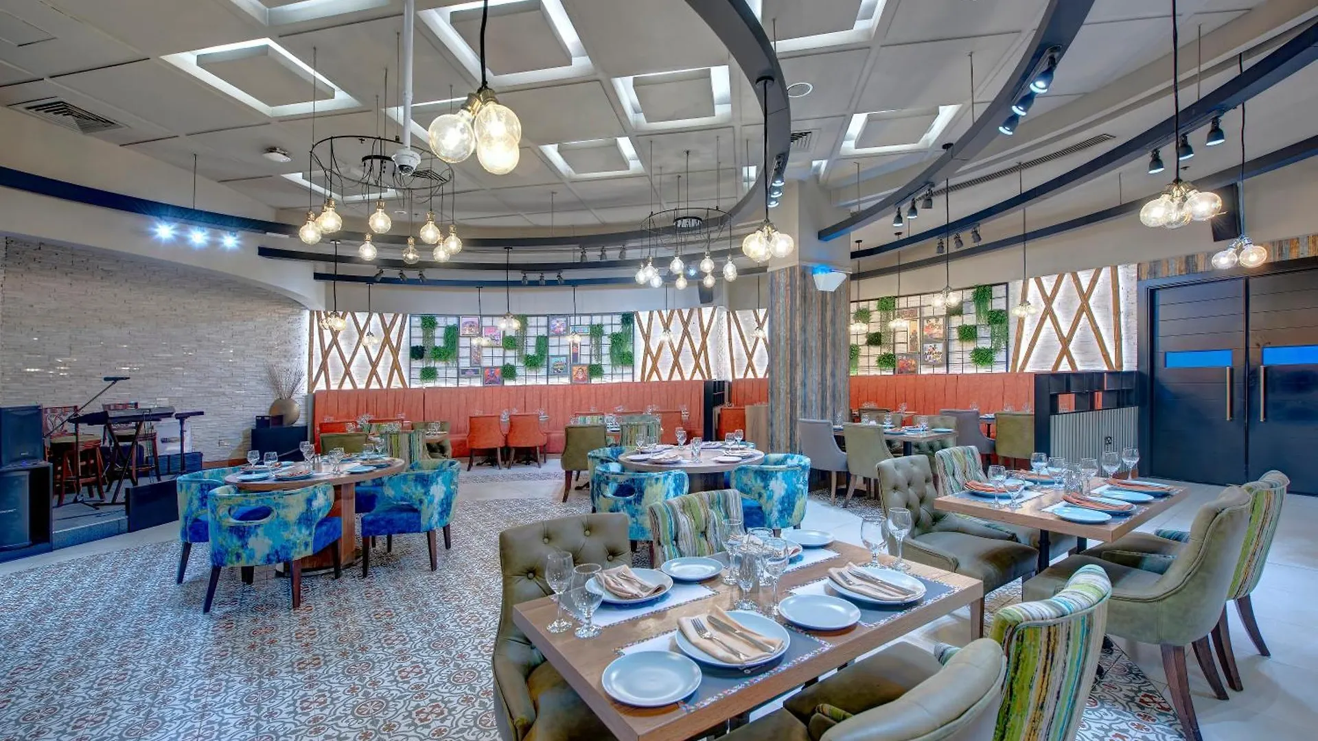 דובאי Grandeur Hotel Al Barsha 4*,